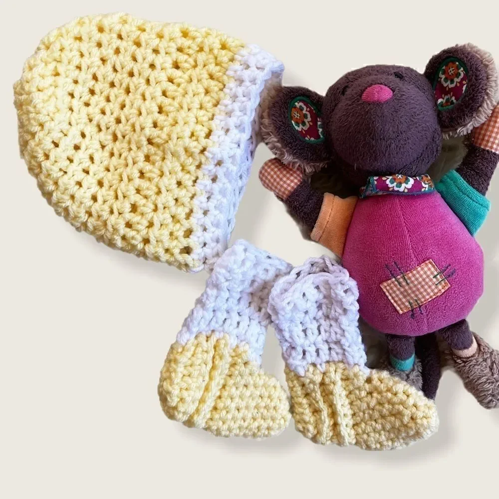 Custom Made Knit Newborn Hat and Shoes NWOT